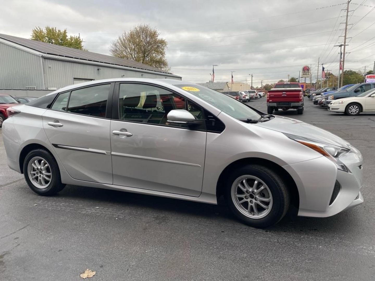 2017 SILVER TOYOTA PRIUS (JTDKARFU1H3) with an 1.8L engine, Continuously Variable transmission, located at 3100 Covert Avenue, Evansville, IN, 47714, (812) 473-4492, 37.955418, -87.512238 - Photo#2