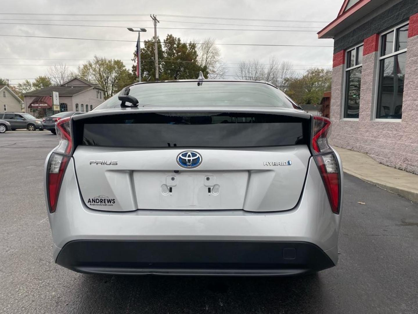 2017 SILVER TOYOTA PRIUS (JTDKARFU1H3) with an 1.8L engine, Continuously Variable transmission, located at 3100 Covert Avenue, Evansville, IN, 47714, (812) 473-4492, 37.955418, -87.512238 - Photo#3