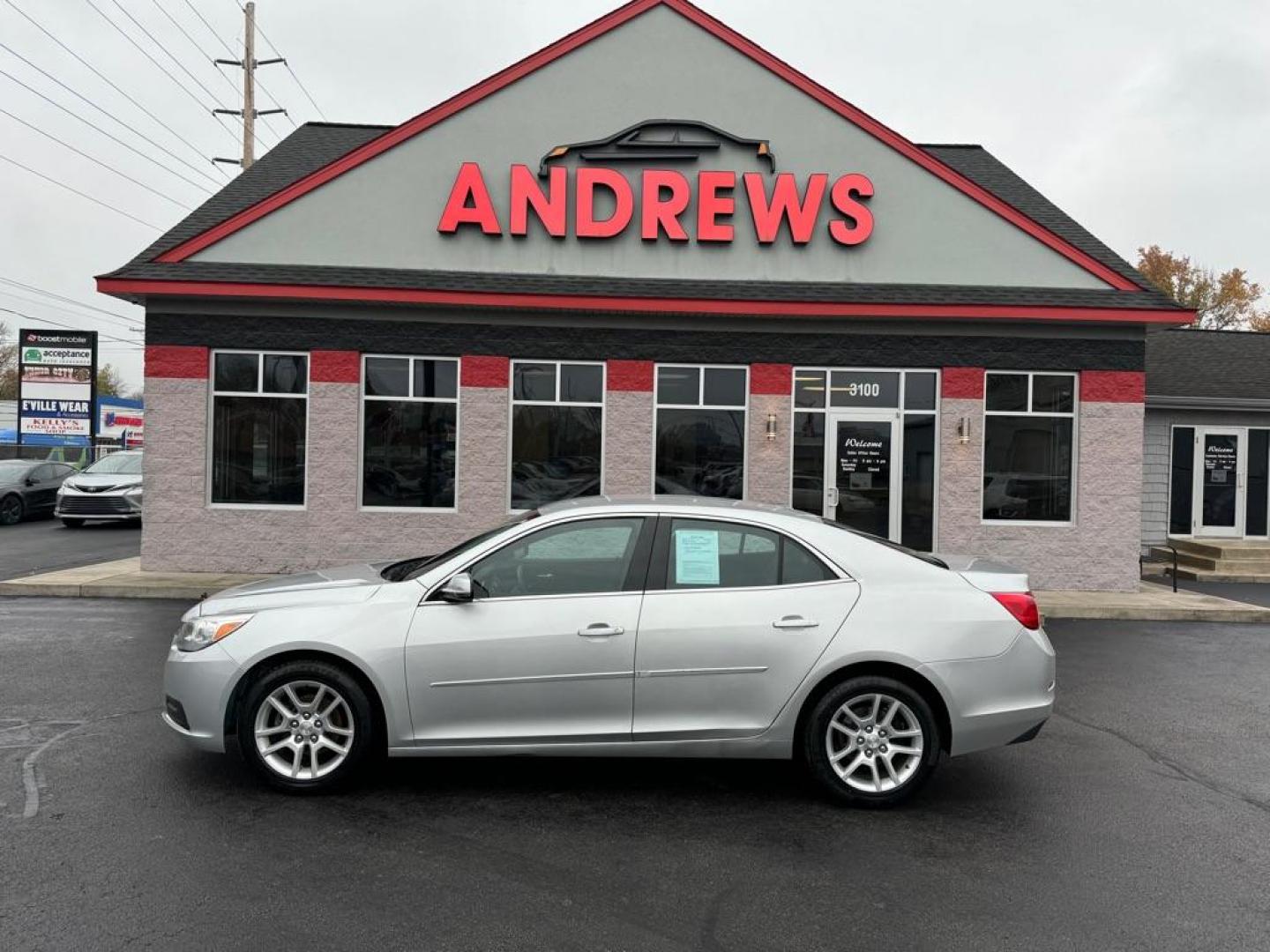 2016 SILVER CHEVROLET MALIBU LIMITED LT (1G11C5SA1GF) with an 2.5L engine, Automatic transmission, located at 3100 Covert Avenue, Evansville, IN, 47714, (812) 473-4492, 37.955418, -87.512238 - Photo#0