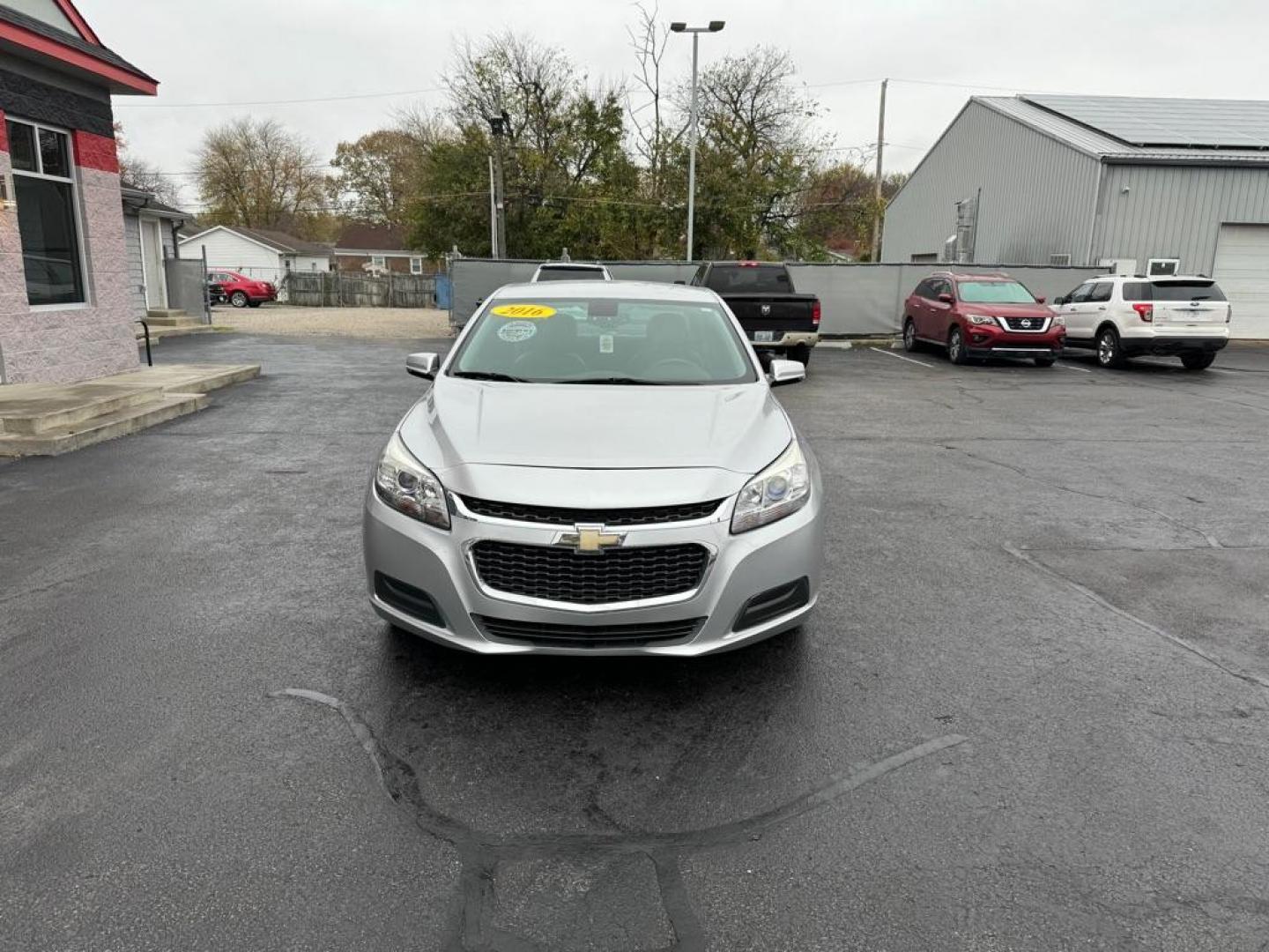 2016 SILVER CHEVROLET MALIBU LIMITED LT (1G11C5SA1GF) with an 2.5L engine, Automatic transmission, located at 3100 Covert Avenue, Evansville, IN, 47714, (812) 473-4492, 37.955418, -87.512238 - Photo#1