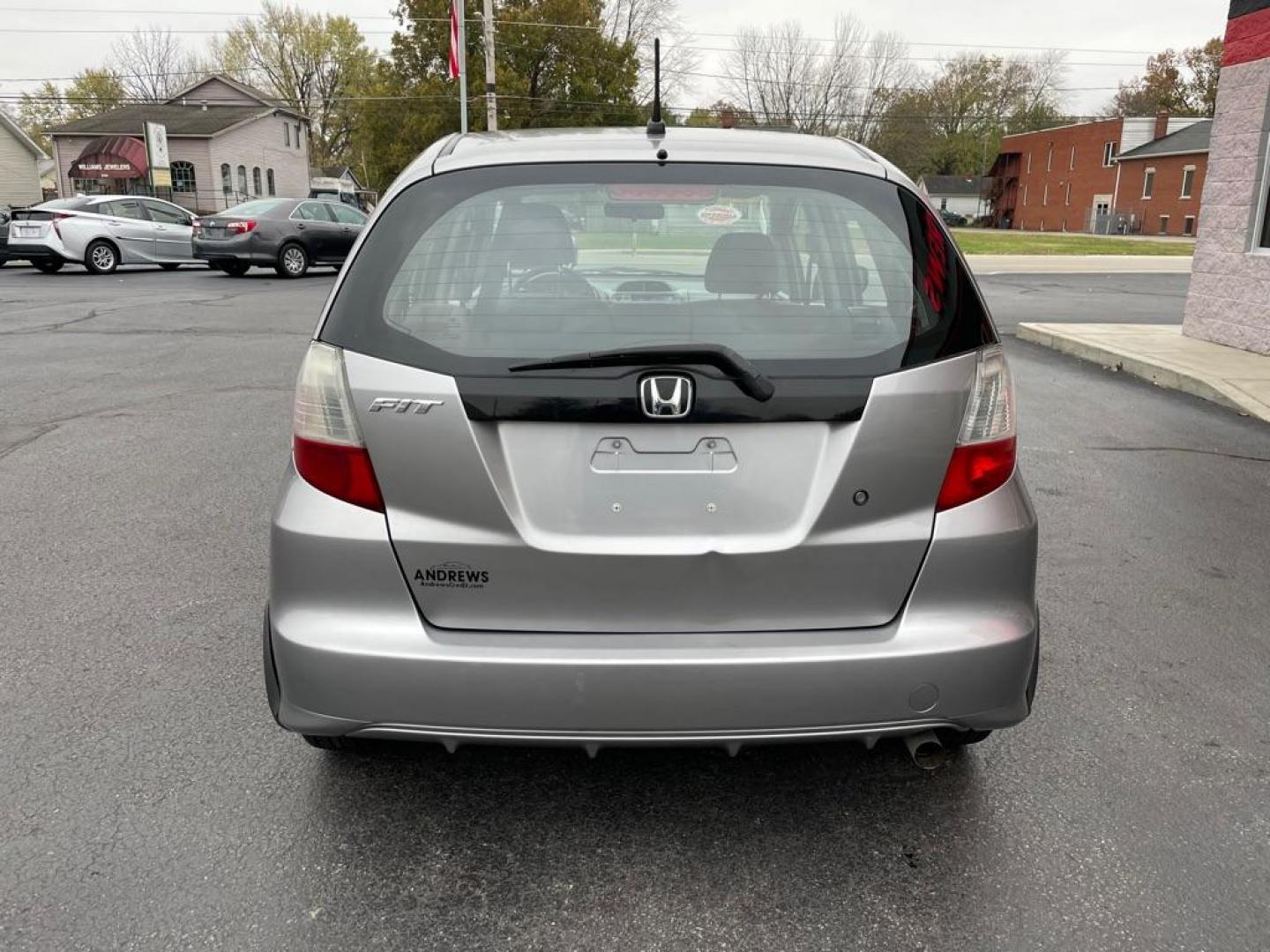 2009 GRAY HONDA FIT (JHMGE88289S) with an 1.5L engine, Automatic transmission, located at 3100 Covert Avenue, Evansville, IN, 47714, (812) 473-4492, 37.955418, -87.512238 - Photo#3