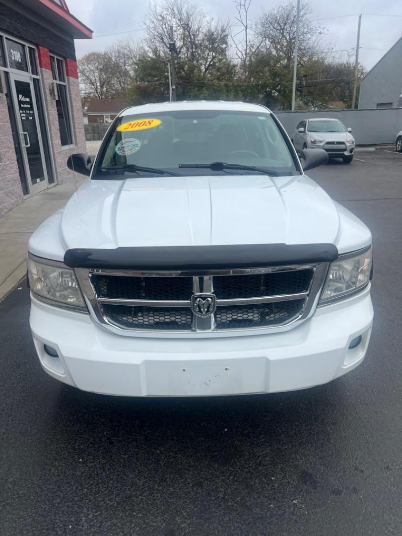 2008 WHITE DODGE DAKOTA QUAD SLT (1D7HE48NX8S) with an 4.7L engine, Automatic transmission, located at 3100 Covert Avenue, Evansville, IN, 47714, (812) 473-4492, 37.955418, -87.512238 - Photo#1