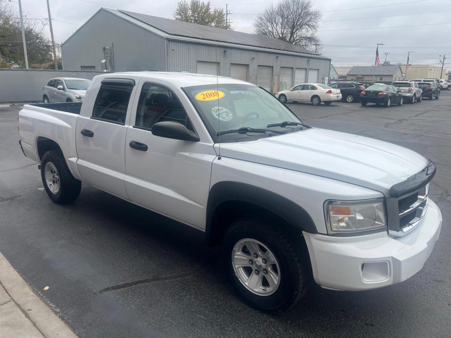 2008 WHITE DODGE DAKOTA QUAD SLT (1D7HE48NX8S) with an 4.7L engine, Automatic transmission, located at 3100 Covert Avenue, Evansville, IN, 47714, (812) 473-4492, 37.955418, -87.512238 - Photo#2