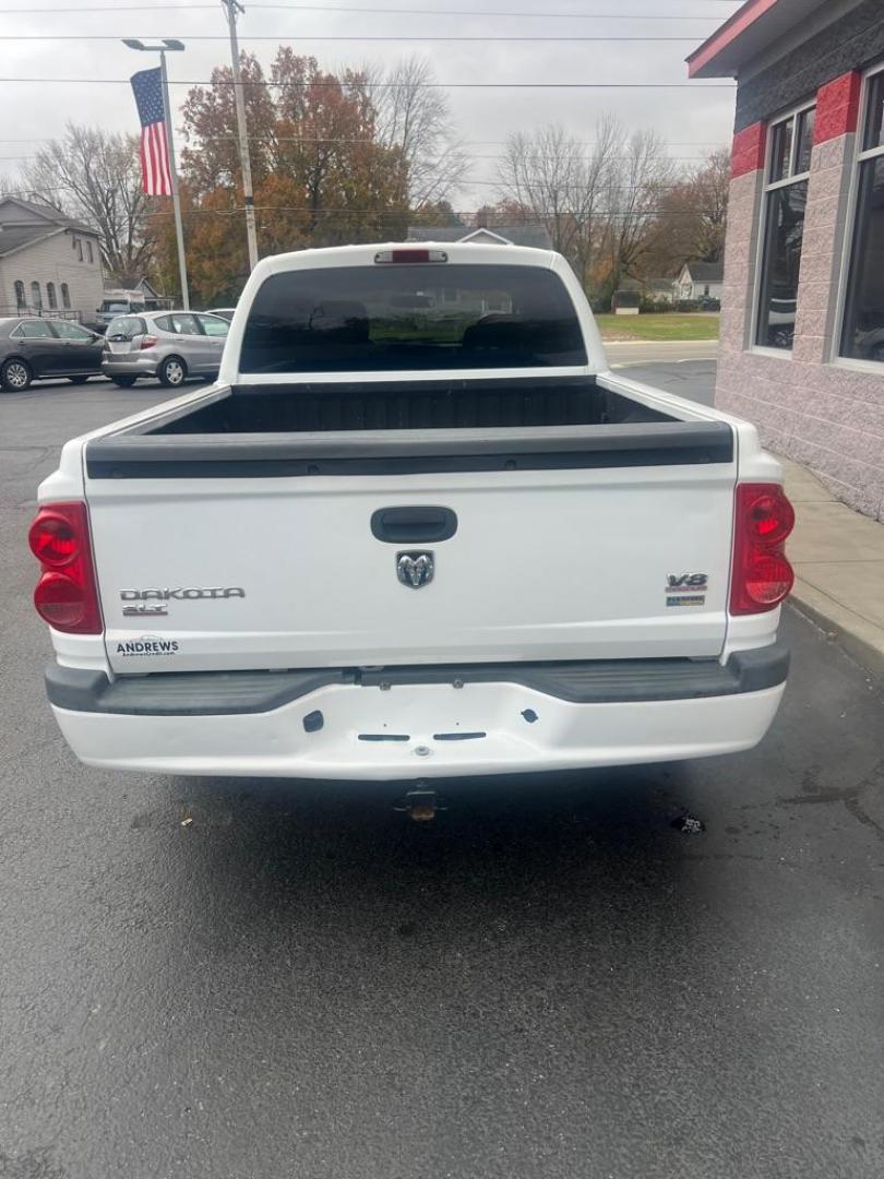 2008 WHITE DODGE DAKOTA QUAD SLT (1D7HE48NX8S) with an 4.7L engine, Automatic transmission, located at 3100 Covert Avenue, Evansville, IN, 47714, (812) 473-4492, 37.955418, -87.512238 - Photo#3