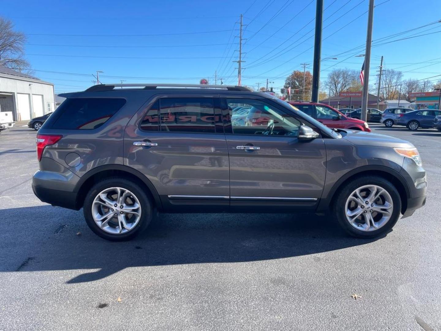 2015 GRAY FORD EXPLORER LIMITED (1FM5K7F86FG) with an 3.5L engine, Automatic transmission, located at 3100 Covert Avenue, Evansville, IN, 47714, (812) 473-4492, 37.955418, -87.512238 - Photo#2