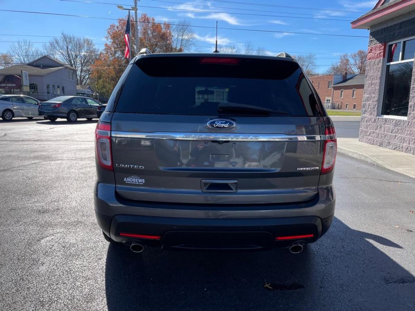 2015 GRAY FORD EXPLORER LIMITED (1FM5K7F86FG) with an 3.5L engine, Automatic transmission, located at 3100 Covert Avenue, Evansville, IN, 47714, (812) 473-4492, 37.955418, -87.512238 - Photo#3