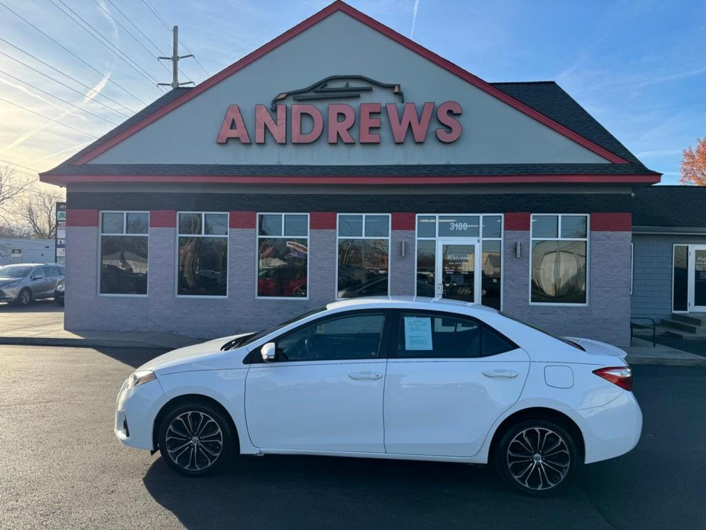 2016 WHITE TOYOTA COROLLA L (5YFBURHE7GP) with an 1.8L engine, Automatic transmission, located at 3100 Covert Avenue, Evansville, IN, 47714, (812) 473-4492, 37.955418, -87.512238 - Photo#0