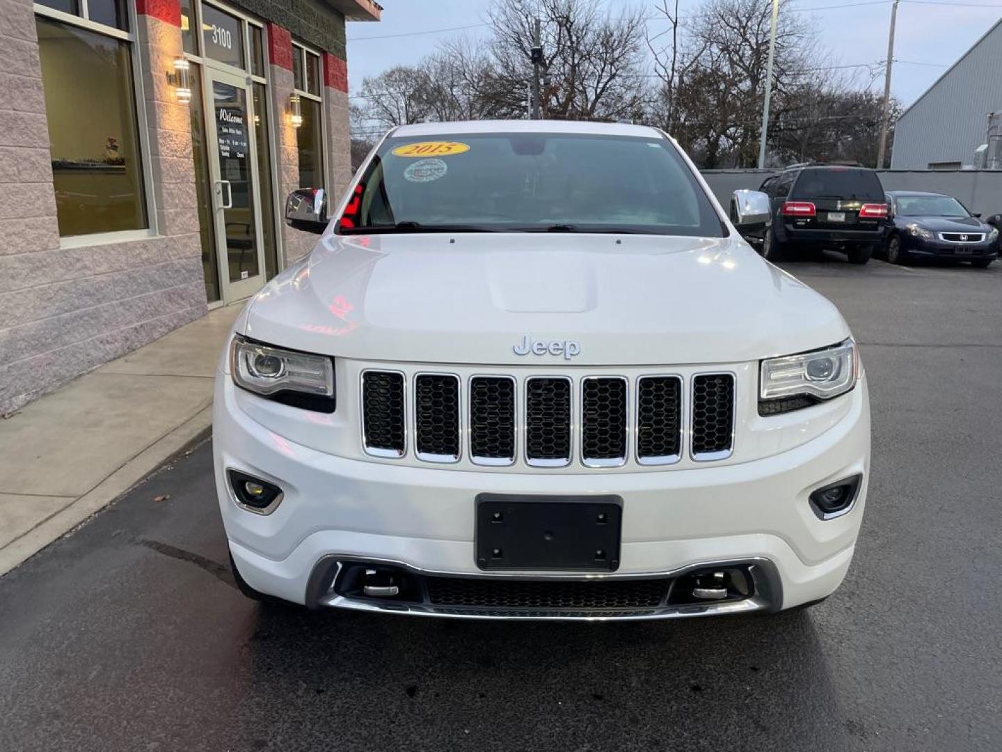 2015 WHITE JEEP GRAND CHEROKEE OVERLAND (1C4RJFCG2FC) with an 3.6L engine, Automatic transmission, located at 3100 Covert Avenue, Evansville, IN, 47714, (812) 473-4492, 37.955418, -87.512238 - Photo#1