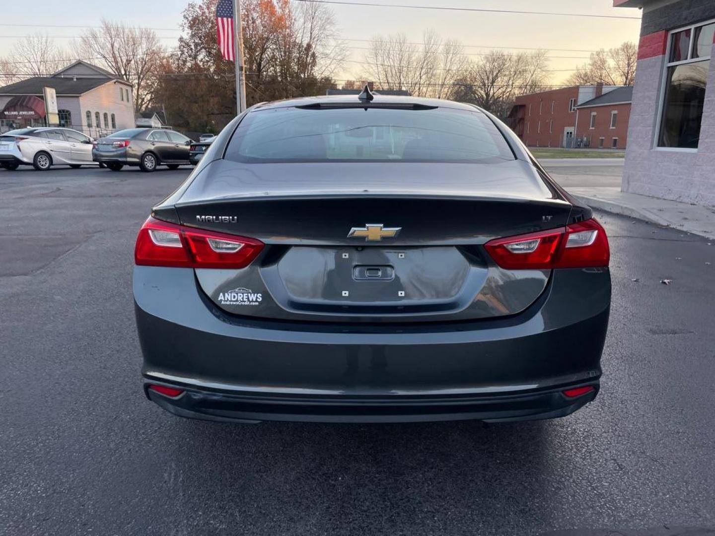 2016 GRAY CHEVROLET MALIBU LT (1G1ZE5ST6GF) with an 1.5L engine, Automatic transmission, located at 3100 Covert Avenue, Evansville, IN, 47714, (812) 473-4492, 37.955418, -87.512238 - Photo#3