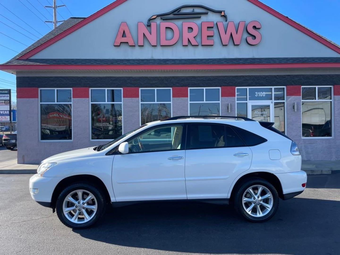 2008 WHITE LEXUS RX 350 (2T2HK31U08C) with an 3.5L engine, Automatic transmission, located at 3100 Covert Avenue, Evansville, IN, 47714, (812) 473-4492, 37.955418, -87.512238 - Photo#0