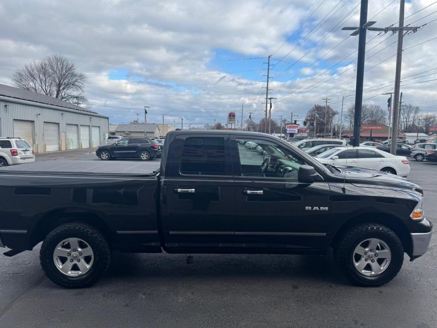 2009 BLACK DODGE RAM 1500 (1D3HV18P89S) with an 4.7L engine, Automatic transmission, located at 3100 Covert Avenue, Evansville, IN, 47714, (812) 473-4492, 37.955418, -87.512238 - Photo#2