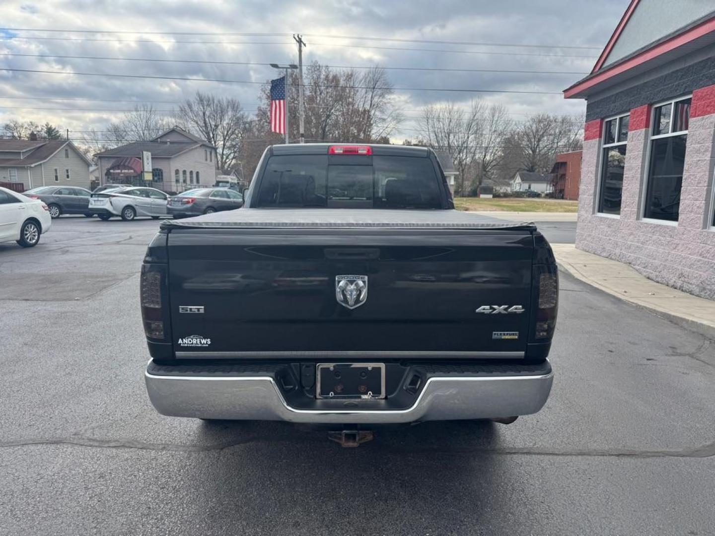 2009 BLACK DODGE RAM 1500 (1D3HV18P89S) with an 4.7L engine, Automatic transmission, located at 3100 Covert Avenue, Evansville, IN, 47714, (812) 473-4492, 37.955418, -87.512238 - Photo#3