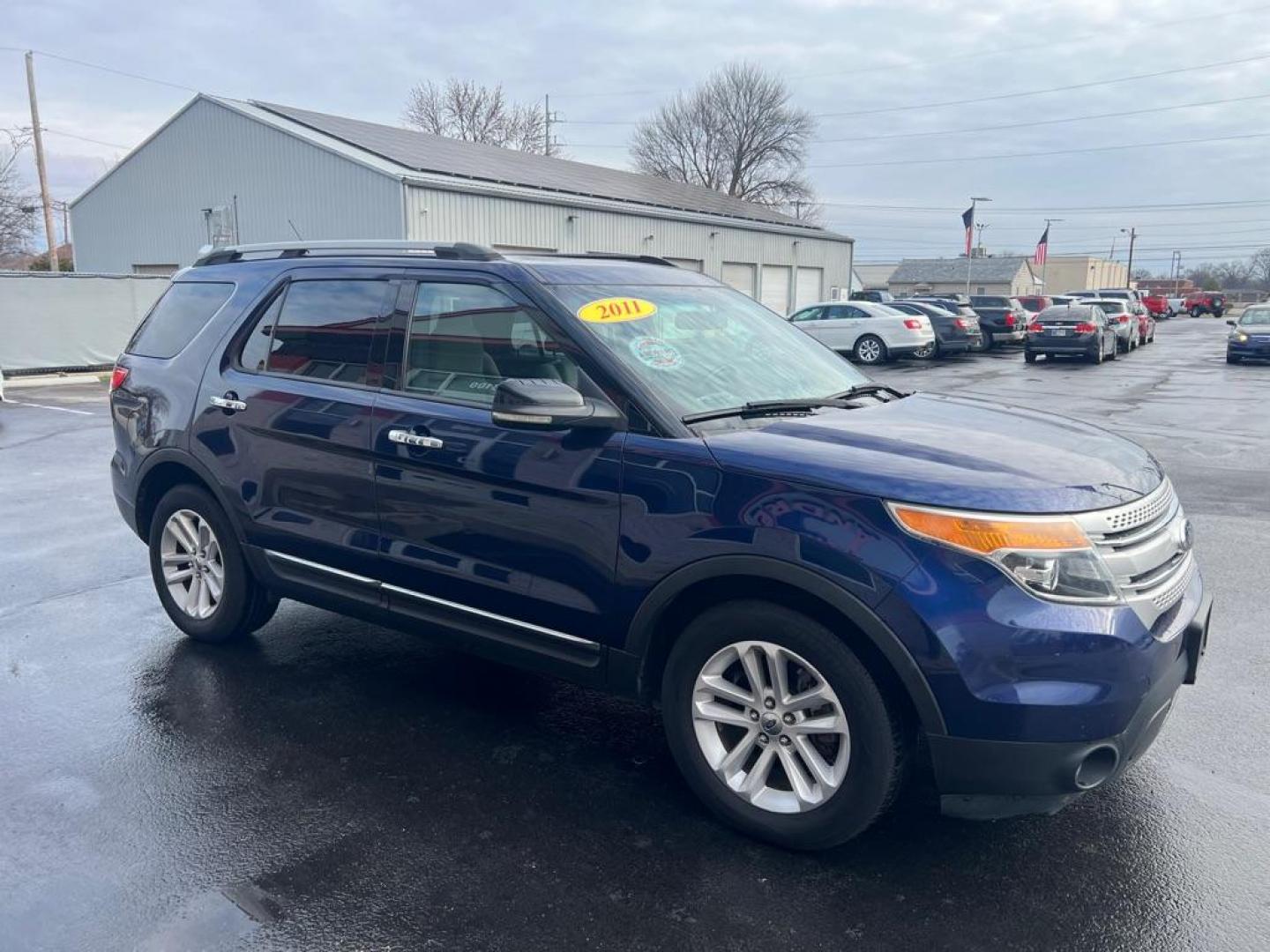 2011 BLUE FORD EXPLORER XLT (1FMHK7D85BG) with an 3.5L engine, Automatic transmission, located at 3100 Covert Avenue, Evansville, IN, 47714, (812) 473-4492, 37.955418, -87.512238 - Photo#2