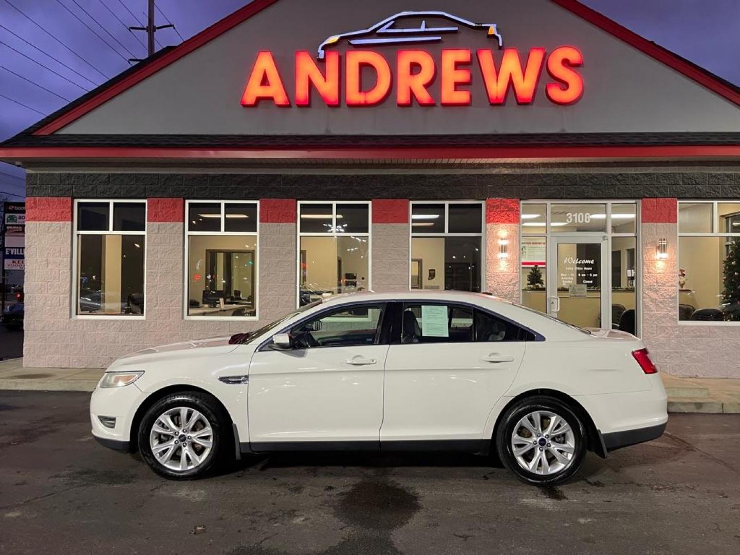 2012 WHITE FORD TAURUS SEL (1FAHP2EW9CG) with an 3.5L engine, Automatic transmission, located at 3100 Covert Avenue, Evansville, IN, 47714, (812) 473-4492, 37.955418, -87.512238 - Photo#0