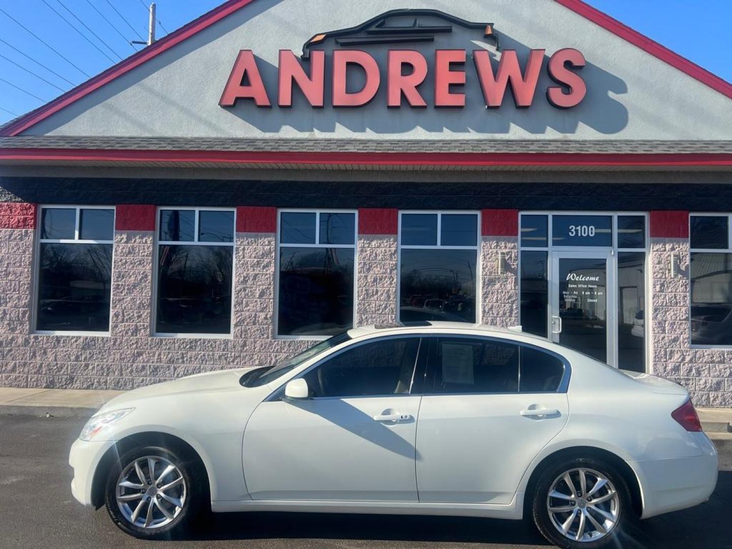 2007 WHITE INFINITI G35 (JNKBV61F77M) with an 3.5L engine, Automatic transmission, located at 3100 Covert Avenue, Evansville, IN, 47714, (812) 473-4492, 37.955418, -87.512238 - Photo#0