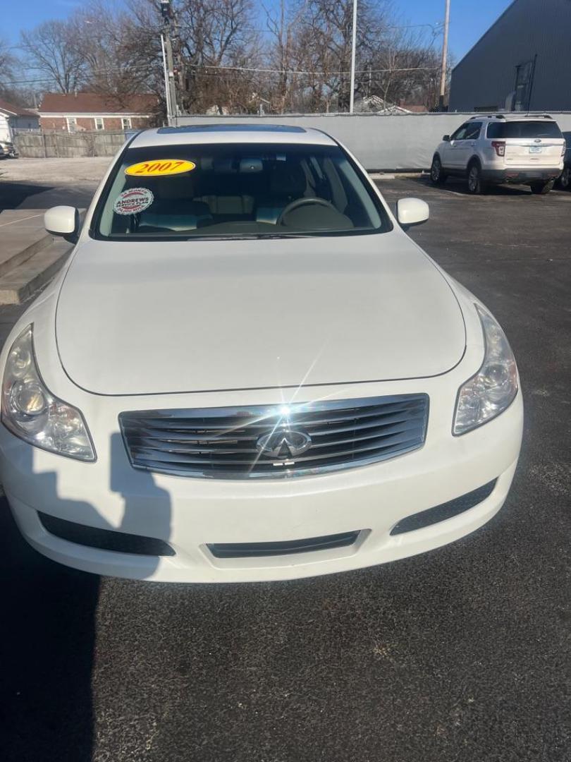 2007 WHITE INFINITI G35 (JNKBV61F77M) with an 3.5L engine, Automatic transmission, located at 3100 Covert Avenue, Evansville, IN, 47714, (812) 473-4492, 37.955418, -87.512238 - Photo#1