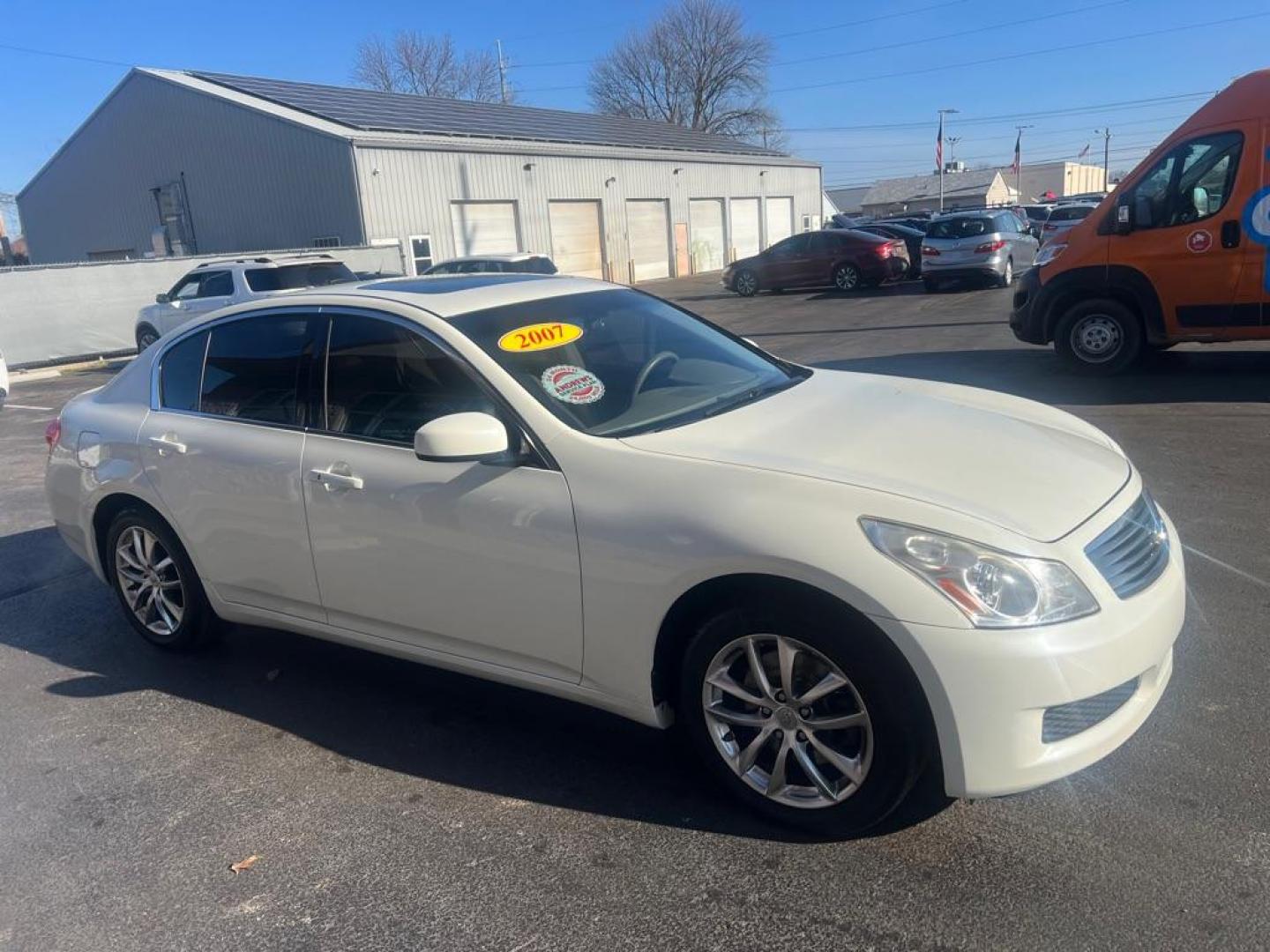 2007 WHITE INFINITI G35 (JNKBV61F77M) with an 3.5L engine, Automatic transmission, located at 3100 Covert Avenue, Evansville, IN, 47714, (812) 473-4492, 37.955418, -87.512238 - Photo#2