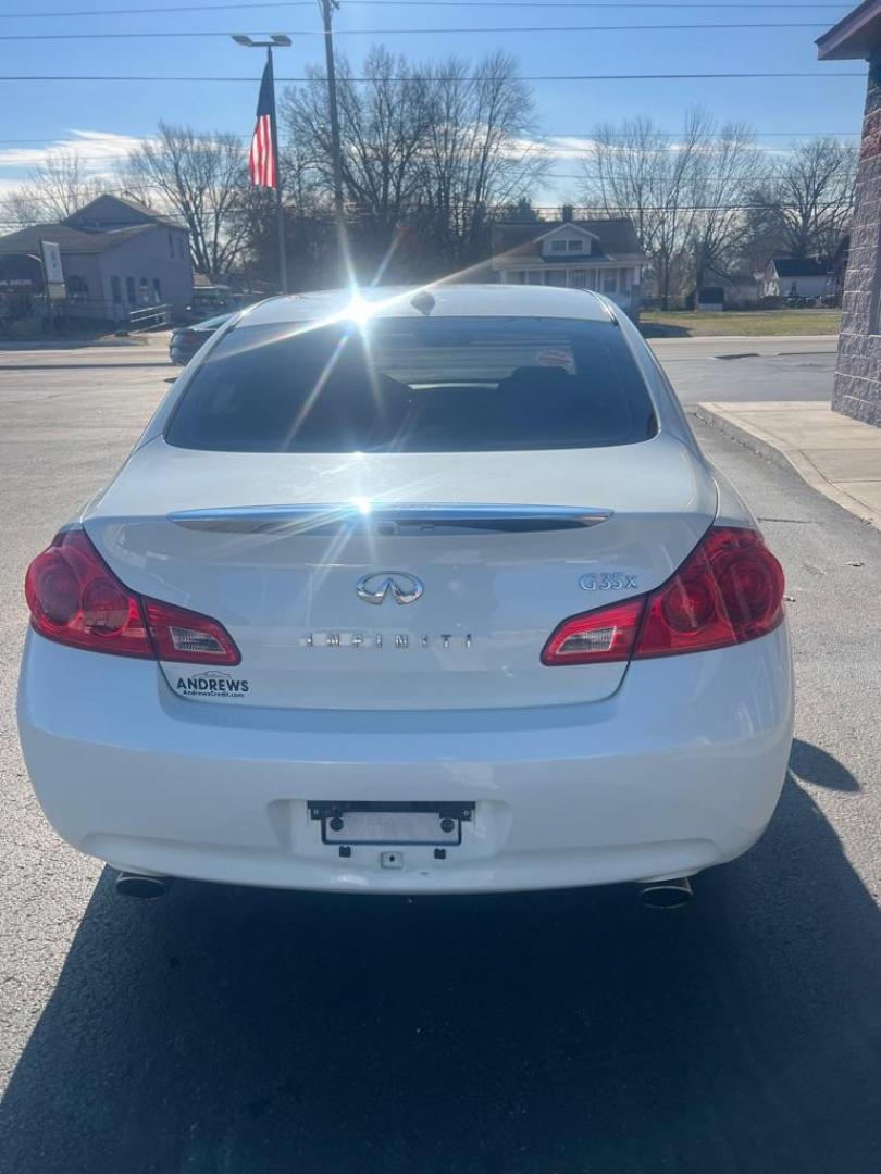 2007 WHITE INFINITI G35 (JNKBV61F77M) with an 3.5L engine, Automatic transmission, located at 3100 Covert Avenue, Evansville, IN, 47714, (812) 473-4492, 37.955418, -87.512238 - Photo#3