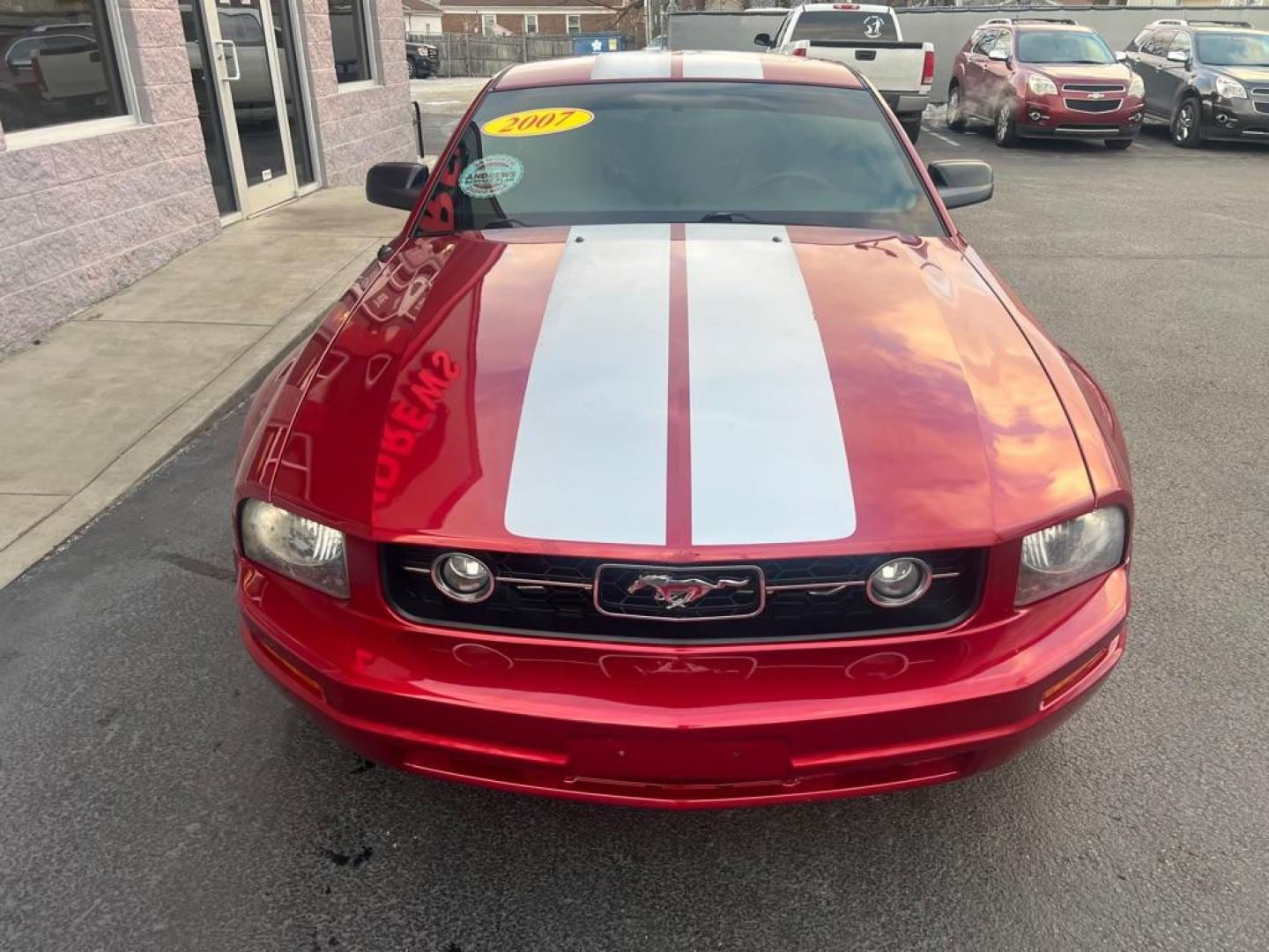 2007 RED FORD MUSTANG (1ZVFT80N575) with an 4.0L engine, Automatic transmission, located at 3100 Covert Avenue, Evansville, IN, 47714, (812) 473-4492, 37.955418, -87.512238 - Photo#1