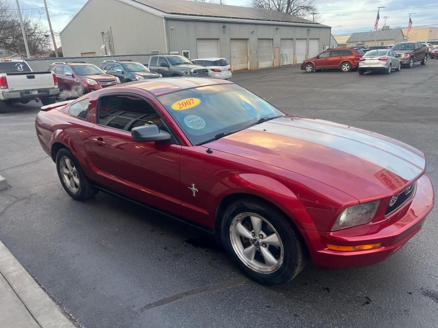 2007 RED FORD MUSTANG (1ZVFT80N575) with an 4.0L engine, Automatic transmission, located at 3100 Covert Avenue, Evansville, IN, 47714, (812) 473-4492, 37.955418, -87.512238 - Photo#2