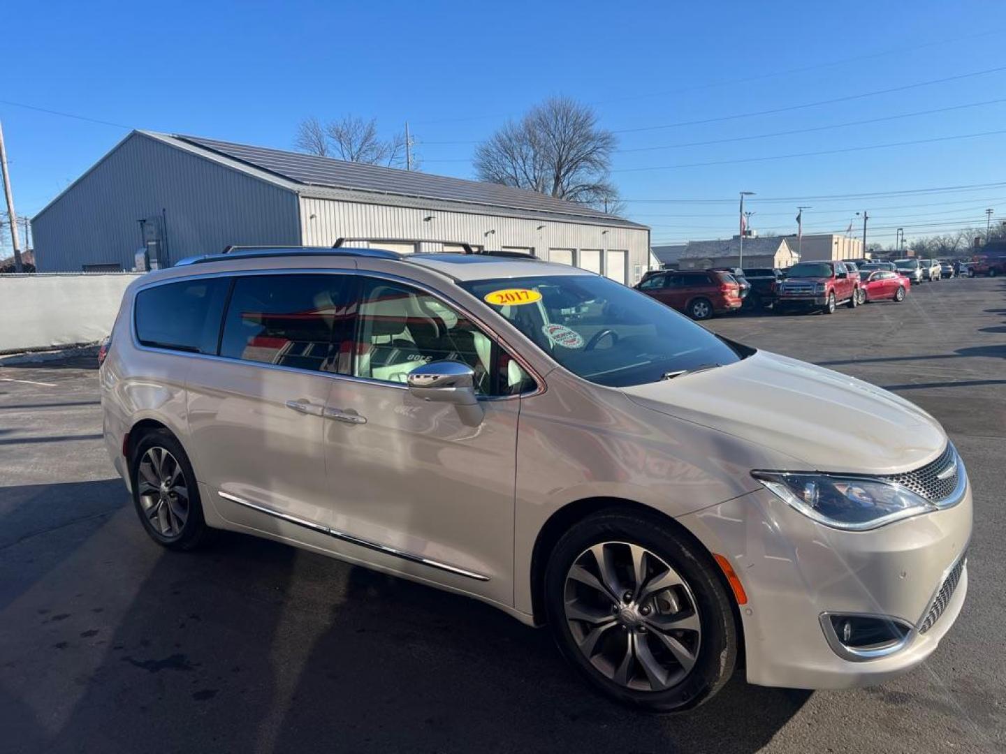 2017 WHITE CHRYSLER PACIFICA LIMITED (2C4RC1GG6HR) with an 3.6L engine, Automatic transmission, located at 3100 Covert Avenue, Evansville, IN, 47714, (812) 473-4492, 37.955418, -87.512238 - Photo#2