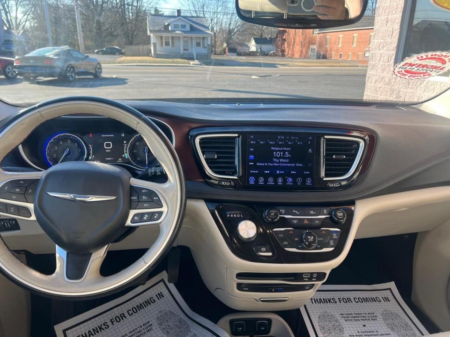 2017 WHITE CHRYSLER PACIFICA LIMITED (2C4RC1GG6HR) with an 3.6L engine, Automatic transmission, located at 3100 Covert Avenue, Evansville, IN, 47714, (812) 473-4492, 37.955418, -87.512238 - Photo#4