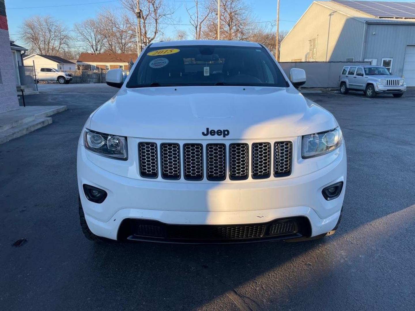 2015 WHITE JEEP GRAND CHEROKEE LAREDO (1C4RJEAG7FC) with an 3.6L engine, Automatic transmission, located at 3100 Covert Avenue, Evansville, IN, 47714, (812) 473-4492, 37.955418, -87.512238 - Photo#1