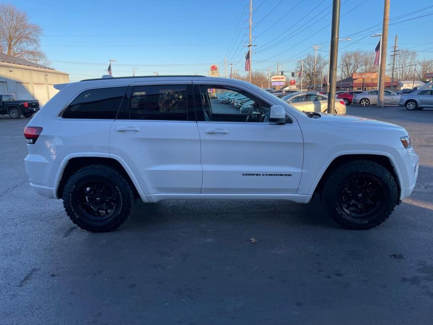 2015 WHITE JEEP GRAND CHEROKEE LAREDO (1C4RJEAG7FC) with an 3.6L engine, Automatic transmission, located at 3100 Covert Avenue, Evansville, IN, 47714, (812) 473-4492, 37.955418, -87.512238 - Photo#2