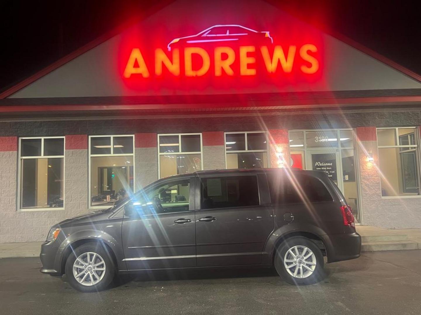 2015 GRAY DODGE GRAND CARAVAN SXT (2C4RDGCG9FR) with an 3.6L engine, Automatic transmission, located at 3100 Covert Avenue, Evansville, IN, 47714, (812) 473-4492, 37.955418, -87.512238 - Photo#0