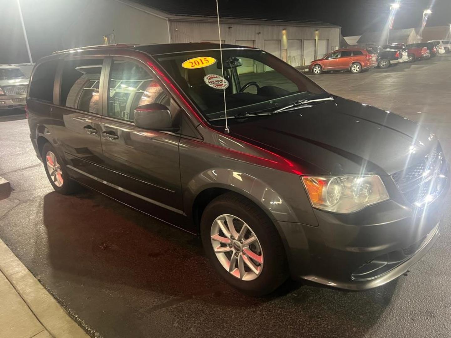 2015 GRAY DODGE GRAND CARAVAN SXT (2C4RDGCG9FR) with an 3.6L engine, Automatic transmission, located at 3100 Covert Avenue, Evansville, IN, 47714, (812) 473-4492, 37.955418, -87.512238 - Photo#5