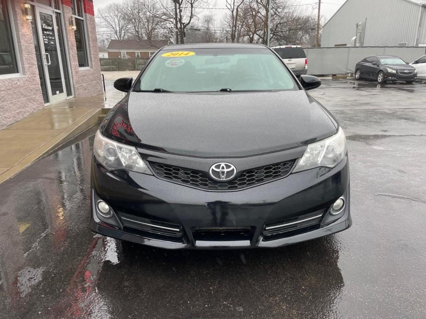 2014 BLACK TOYOTA CAMRY L (4T1BF1FK1EU) with an 2.5L engine, Automatic transmission, located at 3100 Covert Avenue, Evansville, IN, 47714, (812) 473-4492, 37.955418, -87.512238 - Photo#1