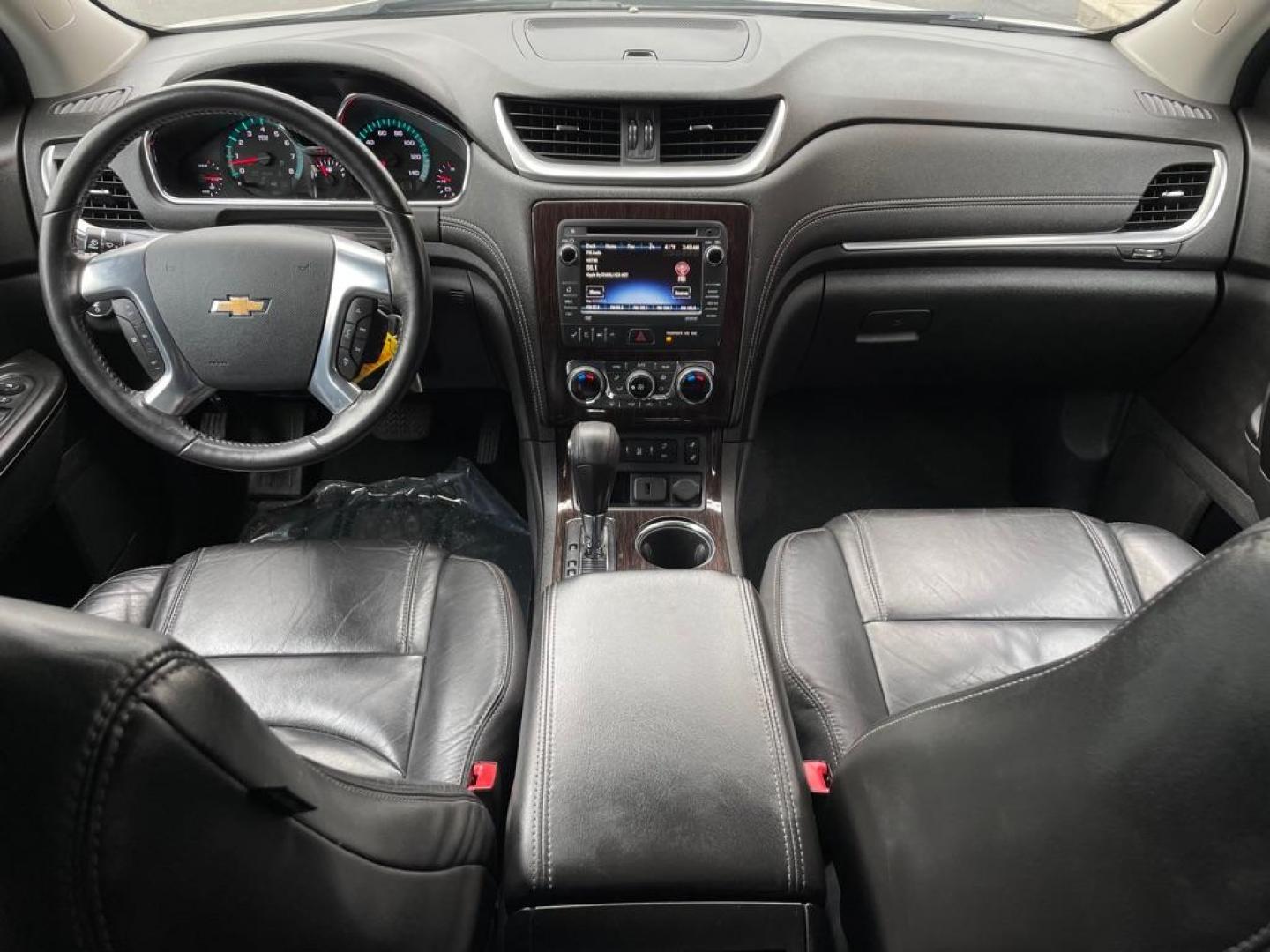 2015 WHITE CHEVROLET TRAVERSE LT (1GNKRHKD1FJ) with an 3.6L engine, Automatic transmission, located at 3100 Covert Avenue, Evansville, IN, 47714, (812) 473-4492, 37.955418, -87.512238 - Photo#7