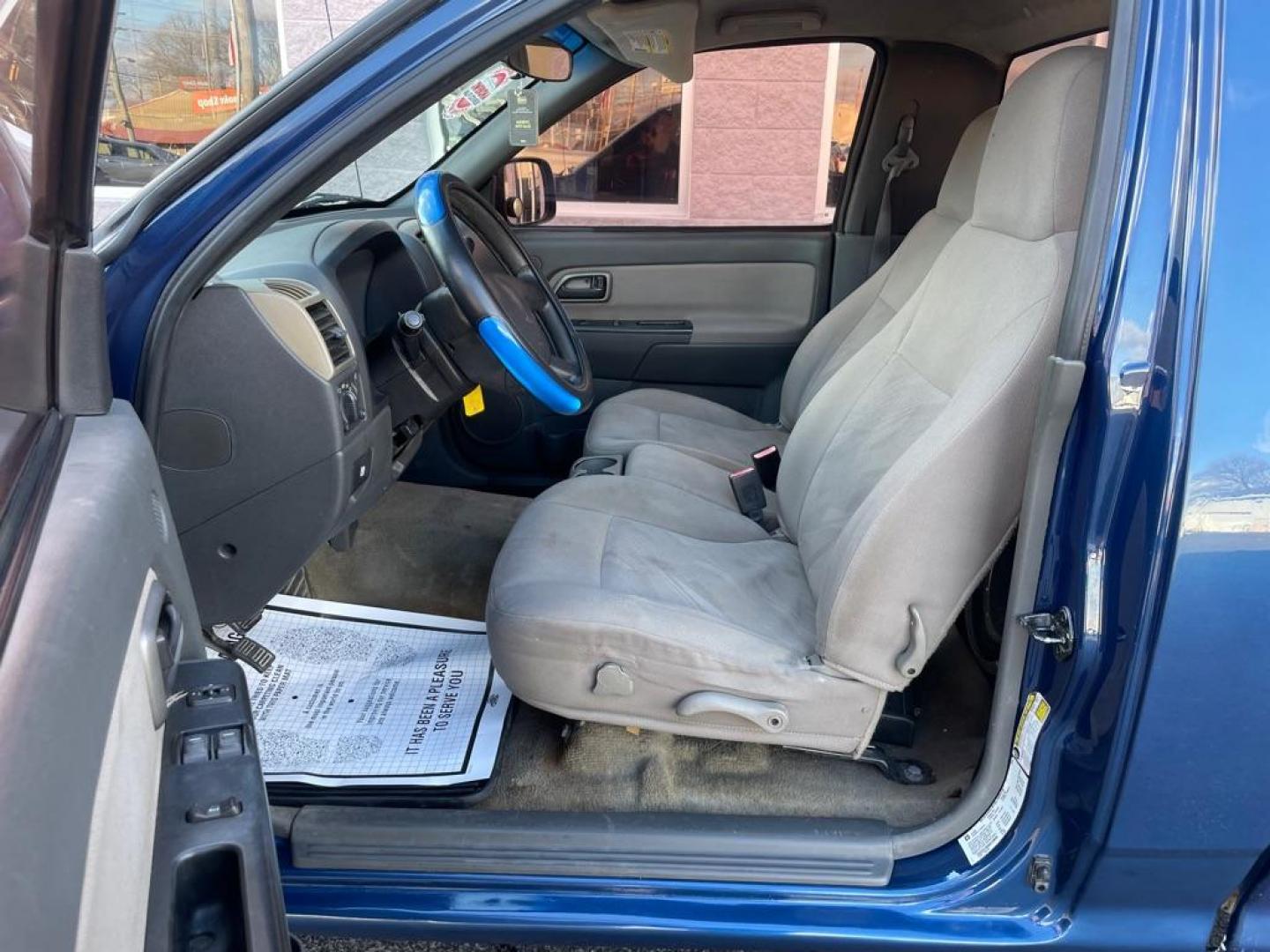 2005 BLUE CHEVROLET COLORADO (1GCCS146058) with an 3.5L engine, Automatic transmission, located at 3100 Covert Avenue, Evansville, IN, 47714, (812) 473-4492, 37.955418, -87.512238 - Photo#4