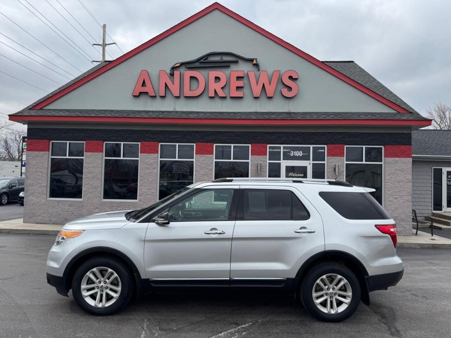 2013 SILVER FORD EXPLORER XLT (1FM5K7D90DG) with an 2.0L engine, Automatic transmission, located at 3100 Covert Avenue, Evansville, IN, 47714, (812) 473-4492, 37.955418, -87.512238 - Photo#0