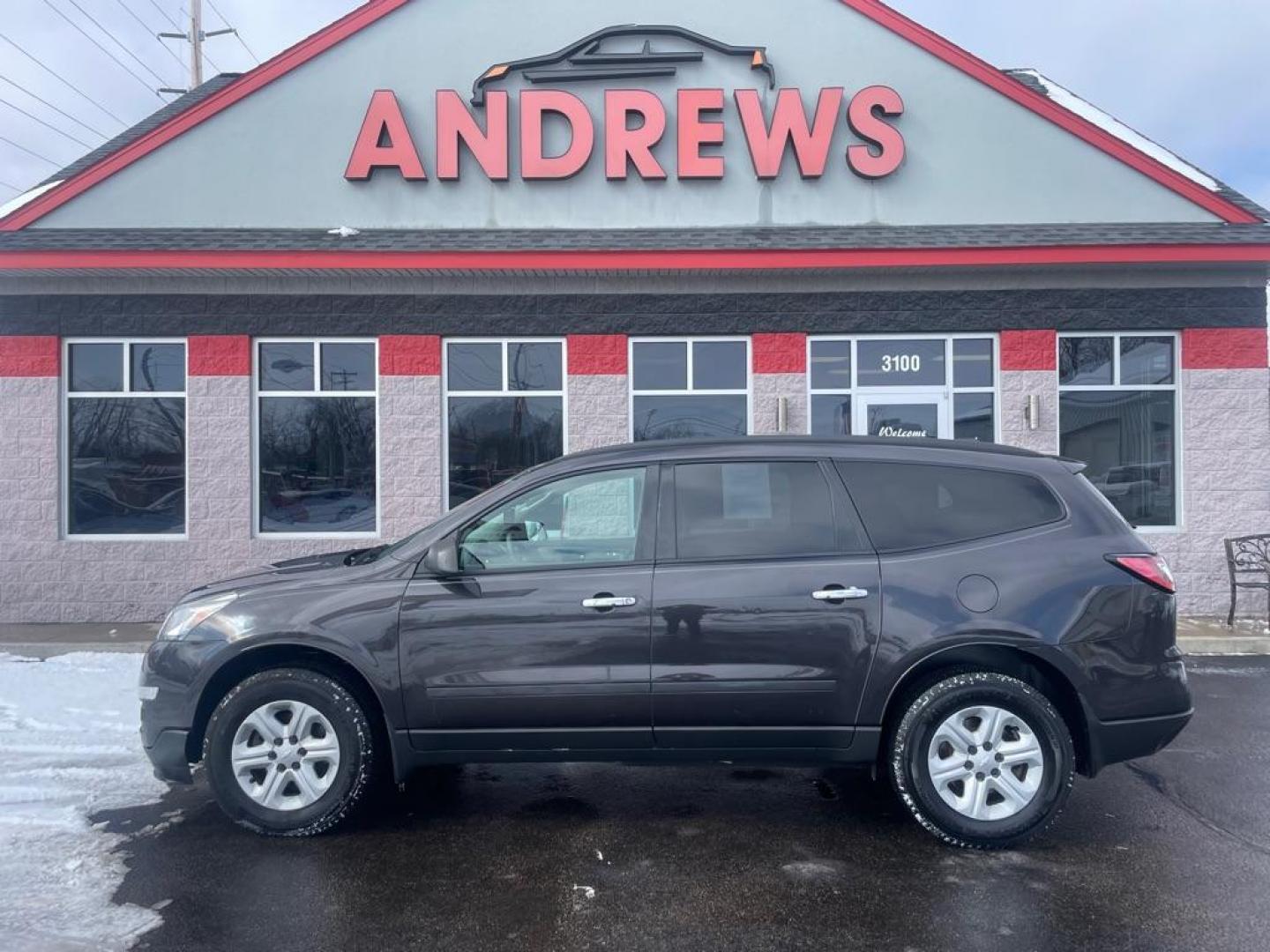 2017 GRAY CHEVROLET TRAVERSE LS (1GNKVFKD6HJ) with an 3.6L engine, Automatic transmission, located at 3100 Covert Avenue, Evansville, IN, 47714, (812) 473-4492, 37.955418, -87.512238 - Photo#0