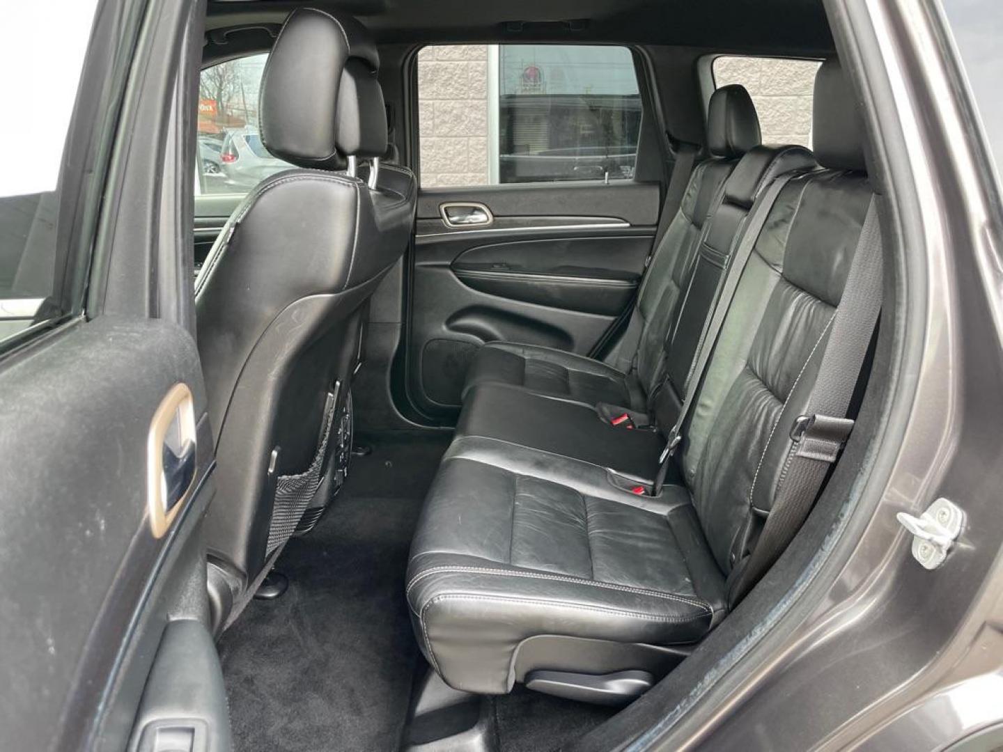 2014 GRAY JEEP GRAND CHEROKEE LIMITED (1C4RJFBG0EC) with an 3.6L engine, Automatic transmission, located at 3100 Covert Avenue, Evansville, IN, 47714, (812) 473-4492, 37.955418, -87.512238 - Photo#5