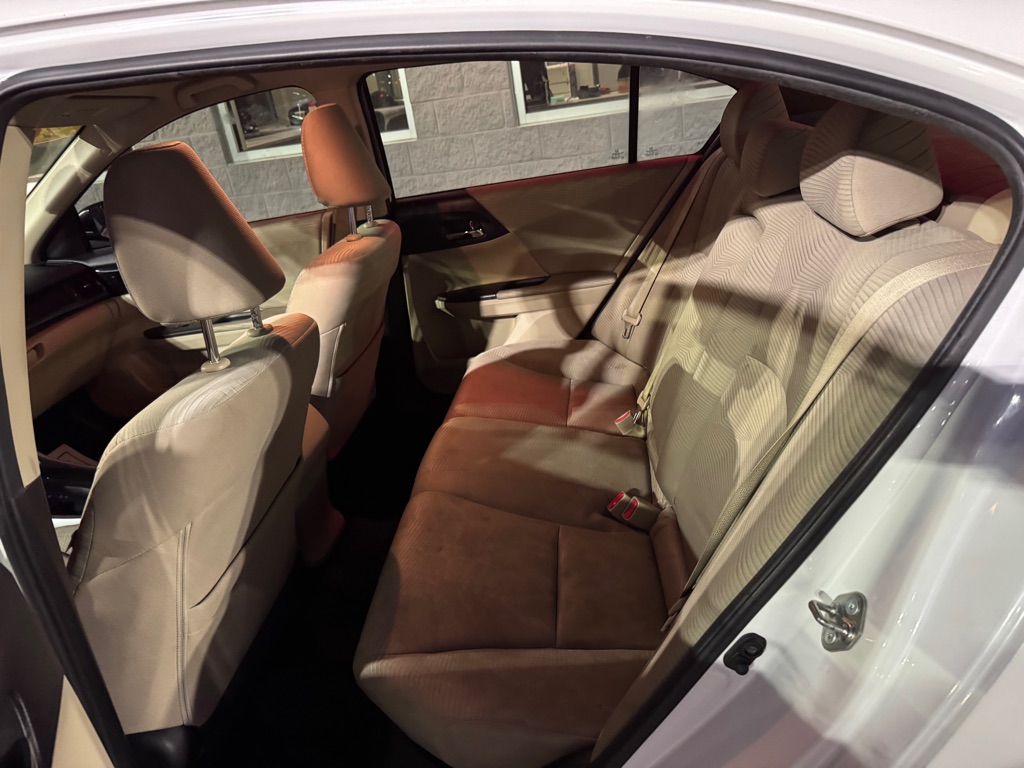 2016 Honda Accord LX - Photo 6