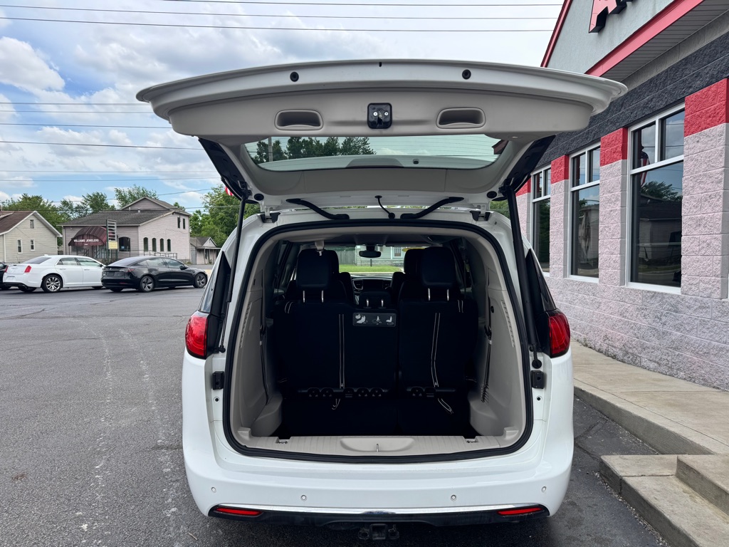 2017 Chrysler Pacifica Touring-L Plus - Photo 9